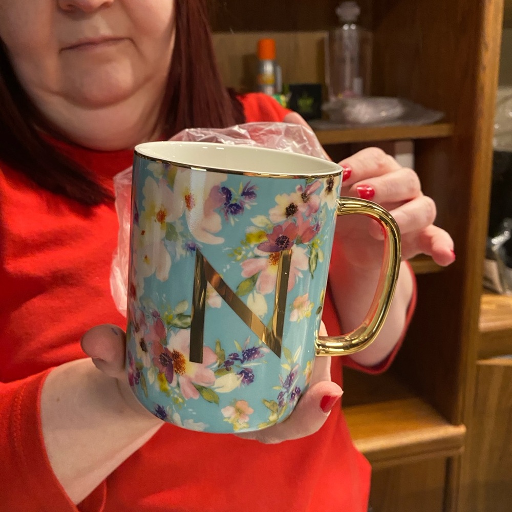 Avon Collectible Mugs (set of 4). 
Avon Collectible Plates (set of 4)